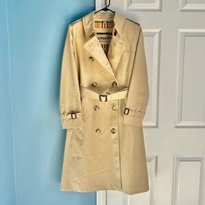 Burberry Honey Kensington Long Trench Coat